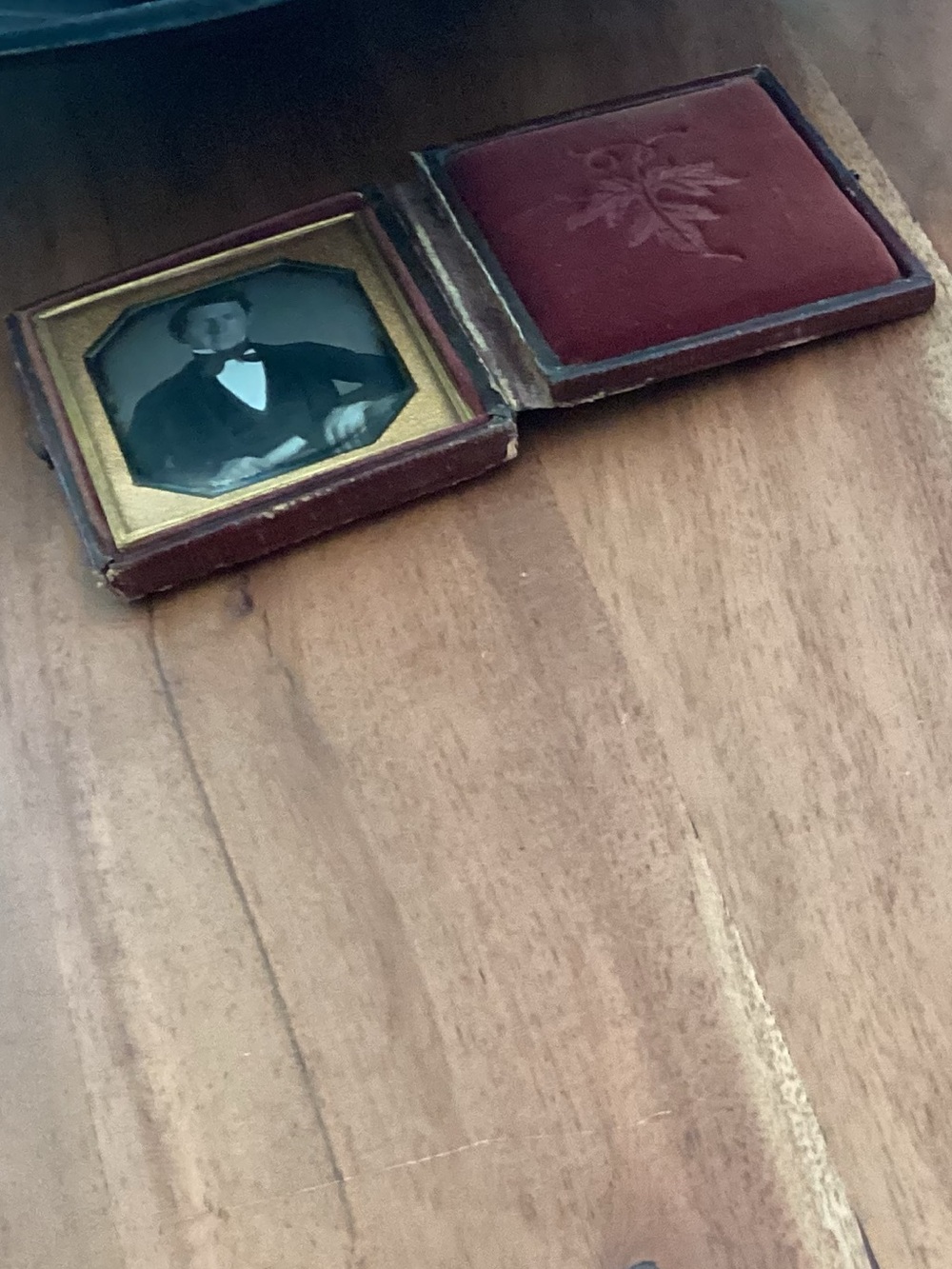 Antique Daguerreotype photo in a UNION CASE, 1/6 plate portrait dates from1848